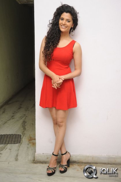 Saiyami-Kher-at-Rey-Trailer-Launch